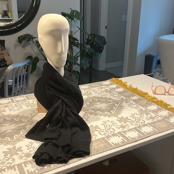 Garnet Hill Linen Wrap - Picture 2 of 4